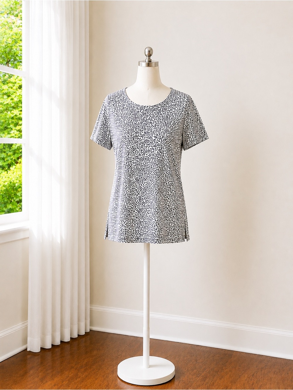 Women’s Short Sleeve Crewneck Top in Black & White Floral Print